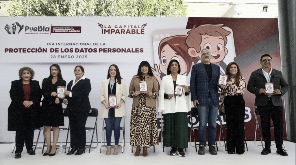 El Gobierno de la Ciudad de Puebla presentó la “Guía de Protección de Datos Personales” para educar a niñas, niños y adolescentes sobre seguridad digital. Con apoyo de UNESCO y UNODC, la iniciativa busca enseñar a jóvenes de entre 11 y 15 años a proteger su información personal en redes sociales y el entorno virtual.